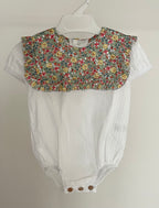 Pelele blanco con baberola verano